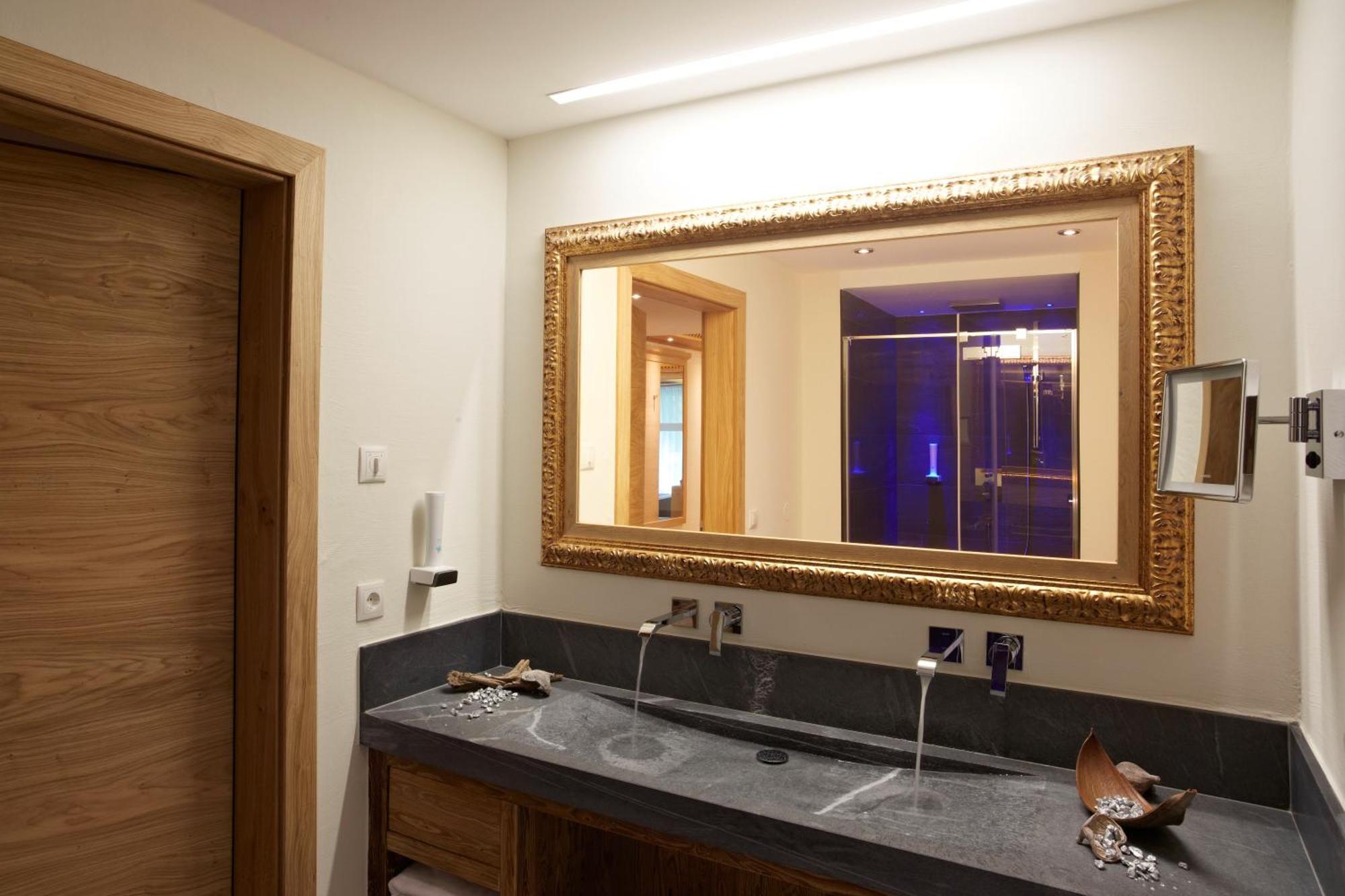 Tirol Hotel